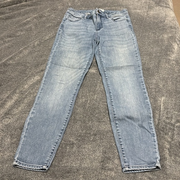 Carly Jean Los Angeles, size 7 skinny jeans with stretch - Picture 4 of 4